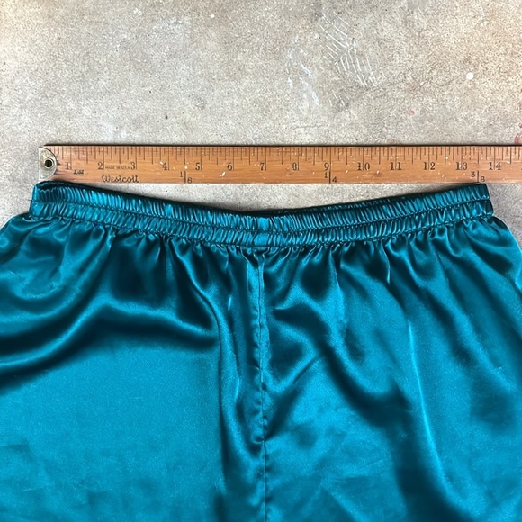 Vintage Victoria’s Secret Gold Label Pajama Pants in emerald green
Size: Medium - Picture 5 of 7